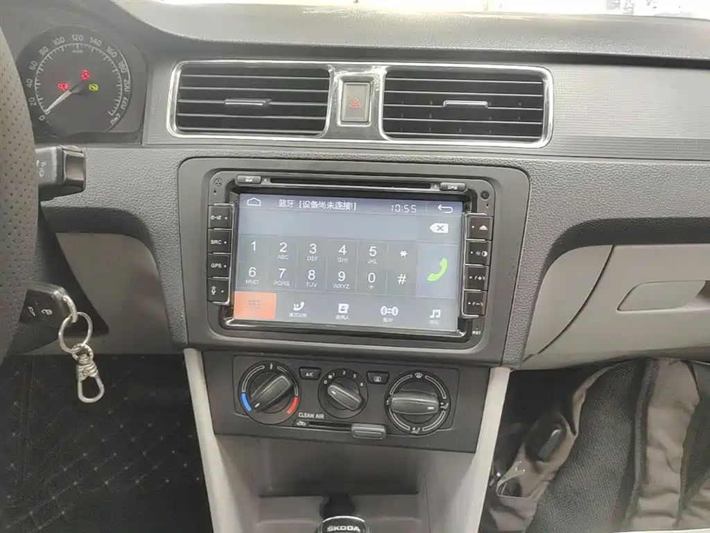 Škoda Rapid 2016 1.6L Automatic Pioneer Edition фото 13