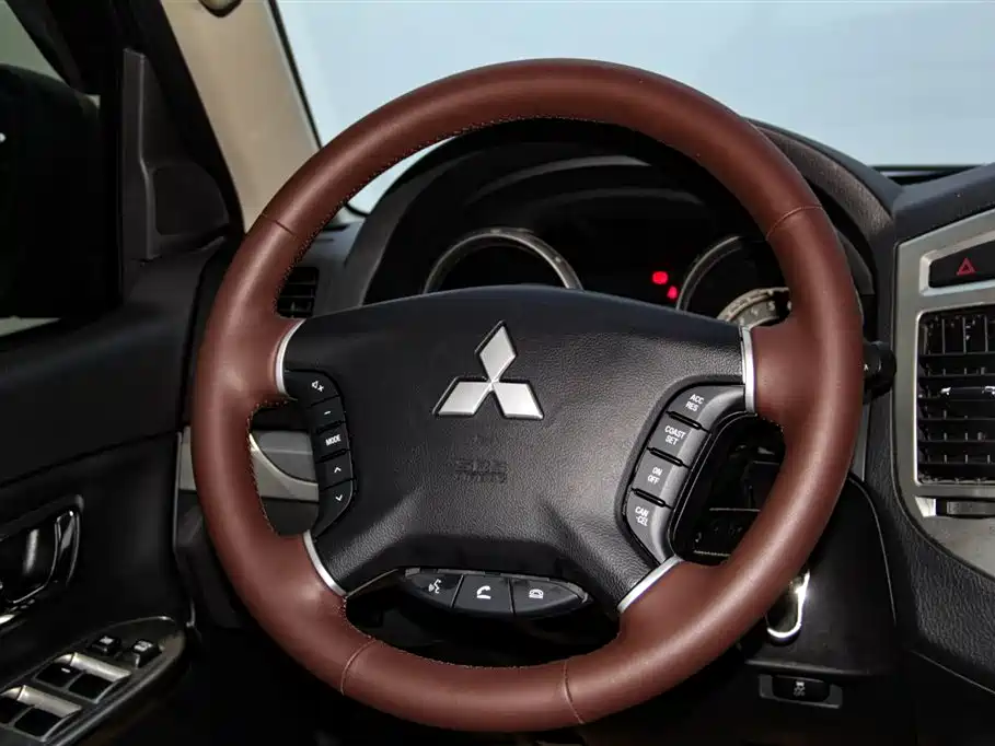 Mitsubishi Pajero (Import) 2020 3.0L Automatic Standard Edition фото 15