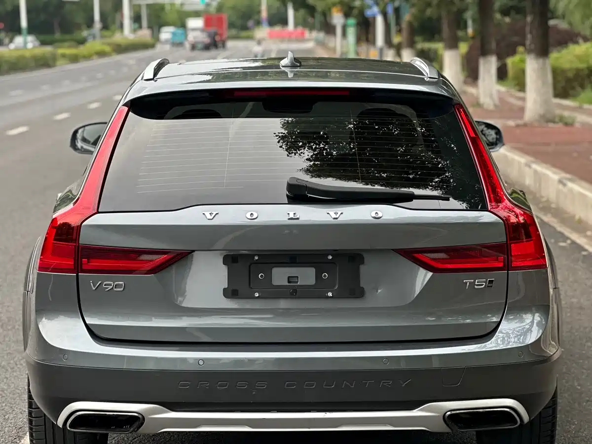 Фото 7 - Volvo V90