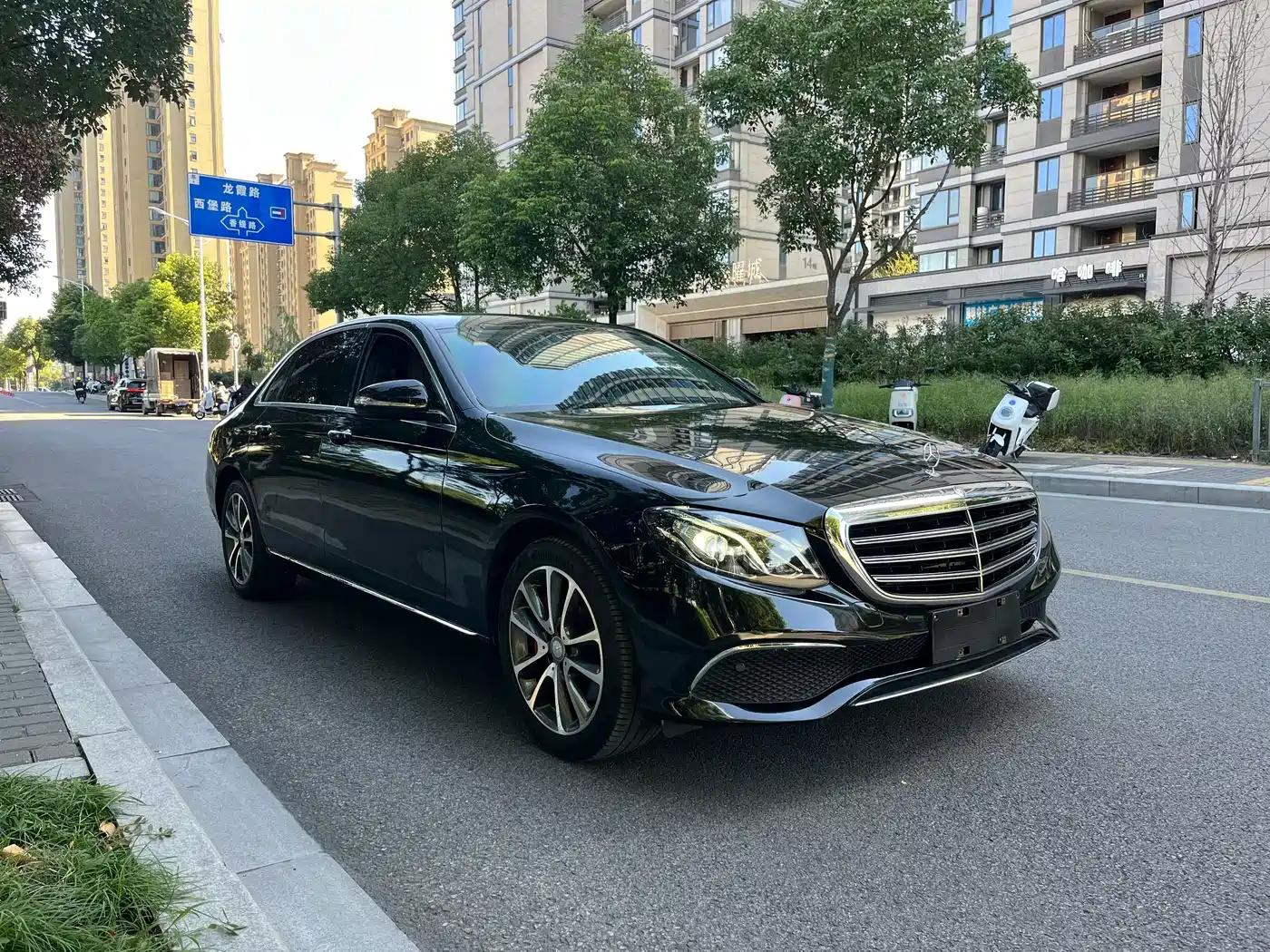 Mercedes-Benz E-Class 2016 E 300 L Fashion Type фото 3