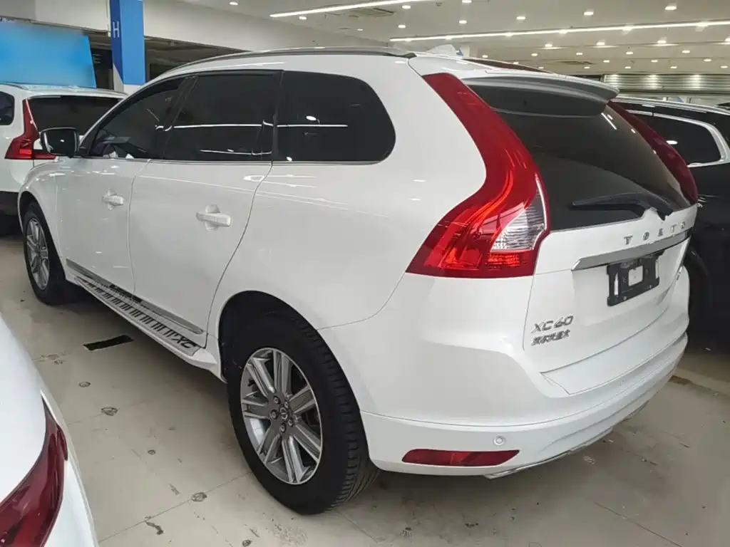 Фото 5 - Volvo XC60