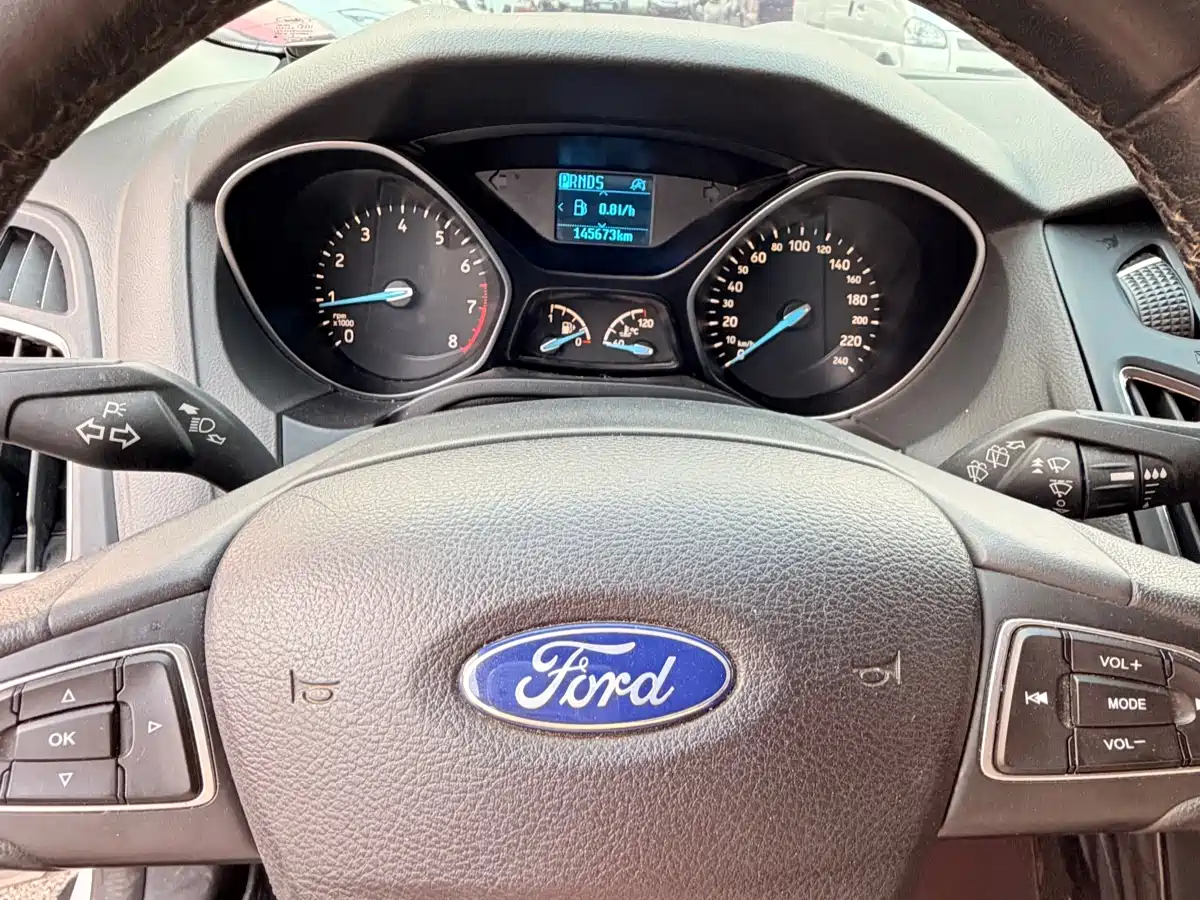 Фото 16 - Ford Focus