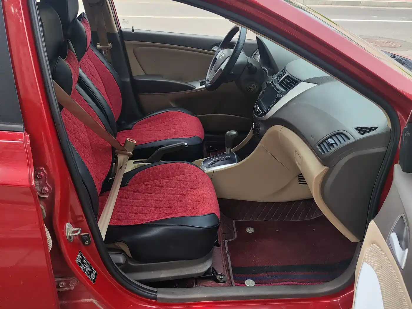 Hyundai Verna 2010 Sedan 1.4L Automatic Fashion GT фото 12