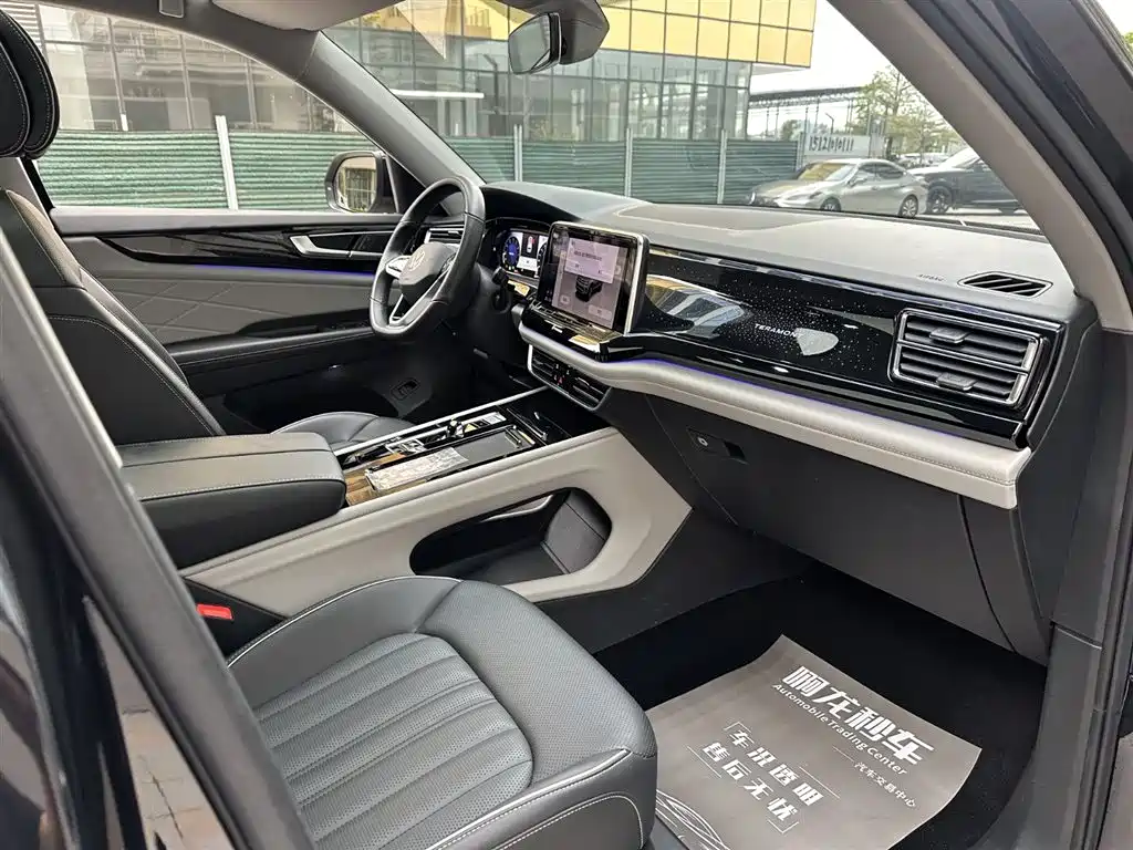 Volkswagen Teramont 2023 330TSI FWD Premium Luxury Edition фото 8