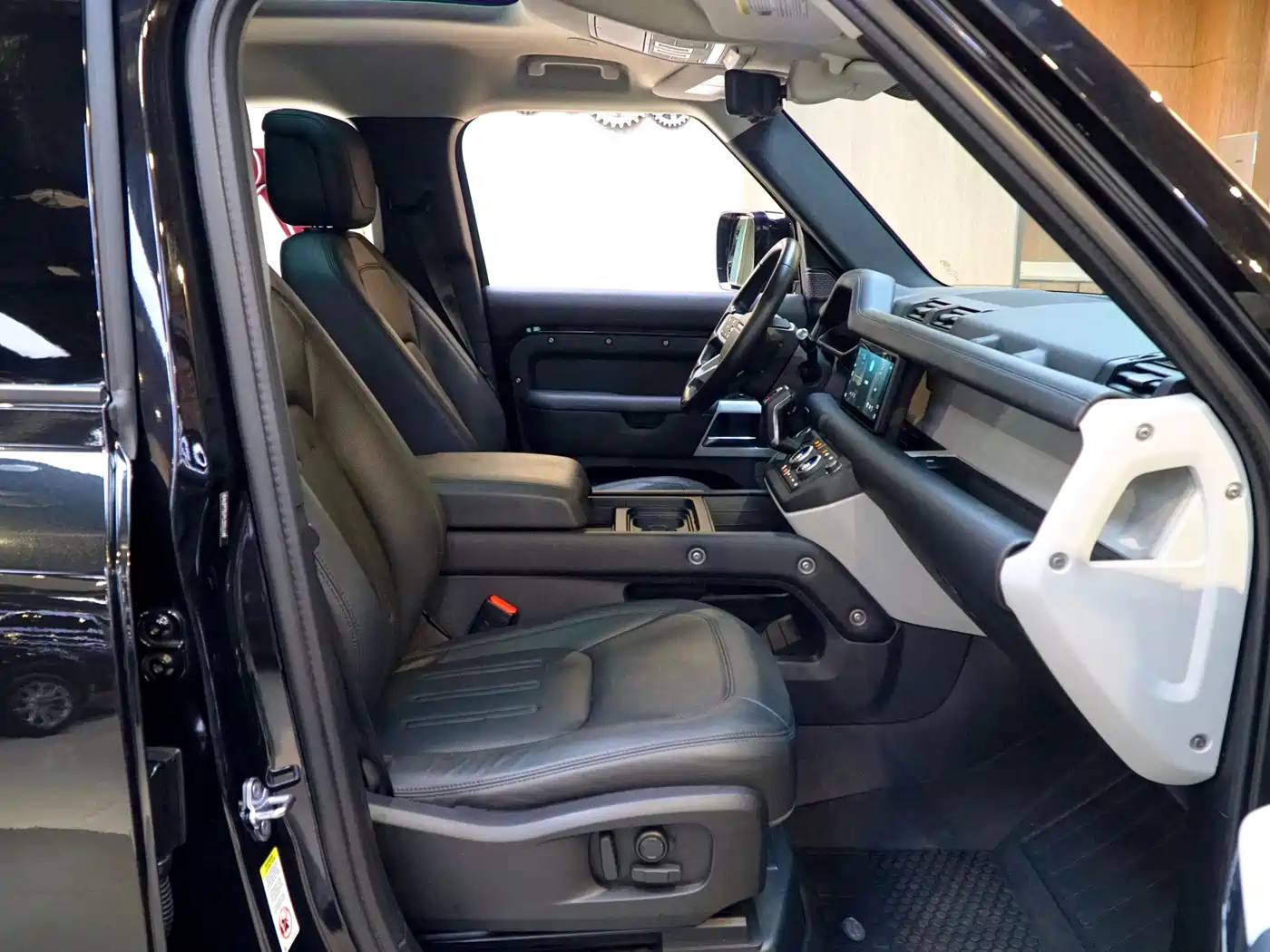 Land Rover Defender 2021 110 P400 X-DYNAMIC HSE фото 13