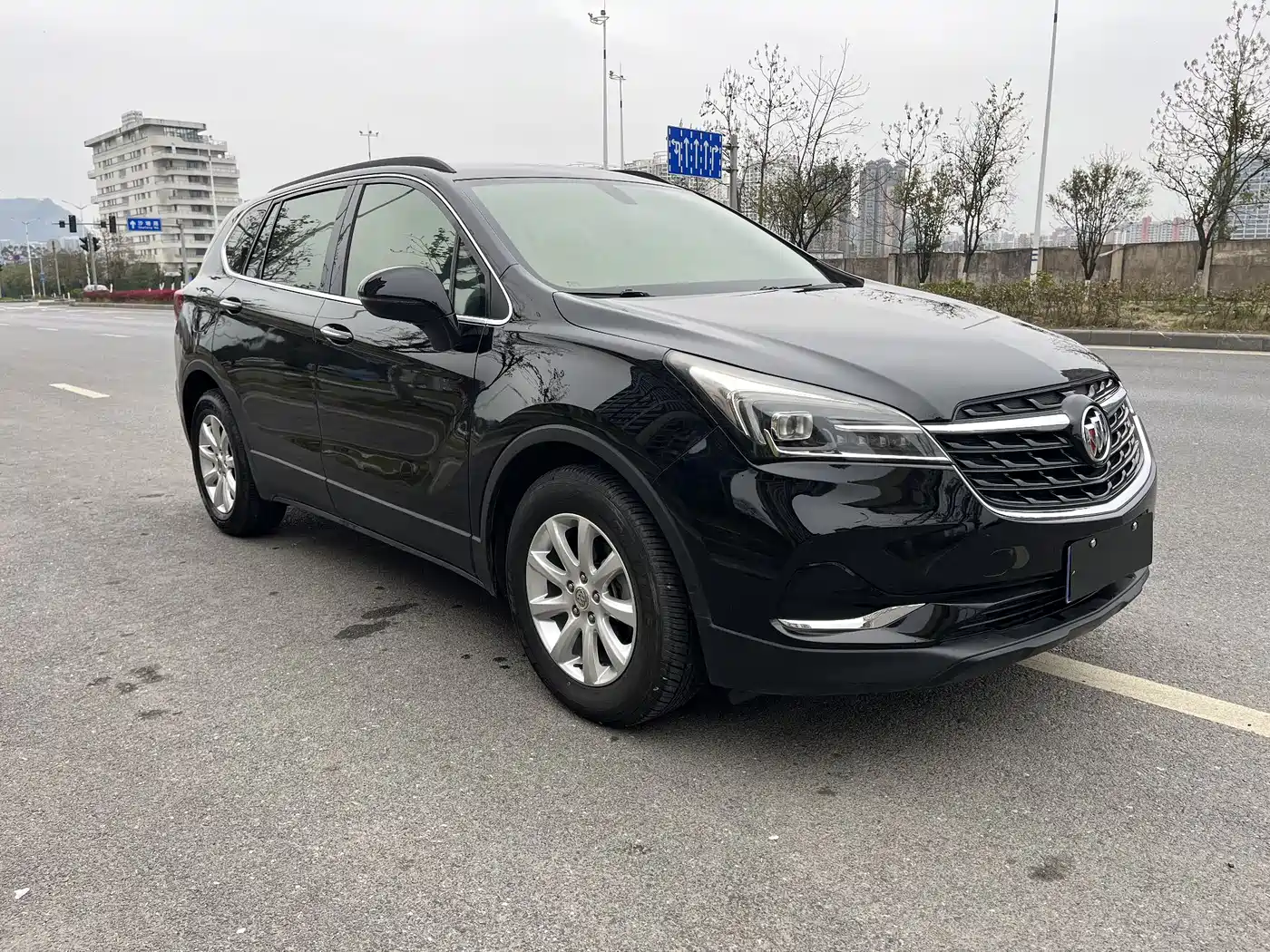 Buick Envision Plus 2020 20T FWD Leading