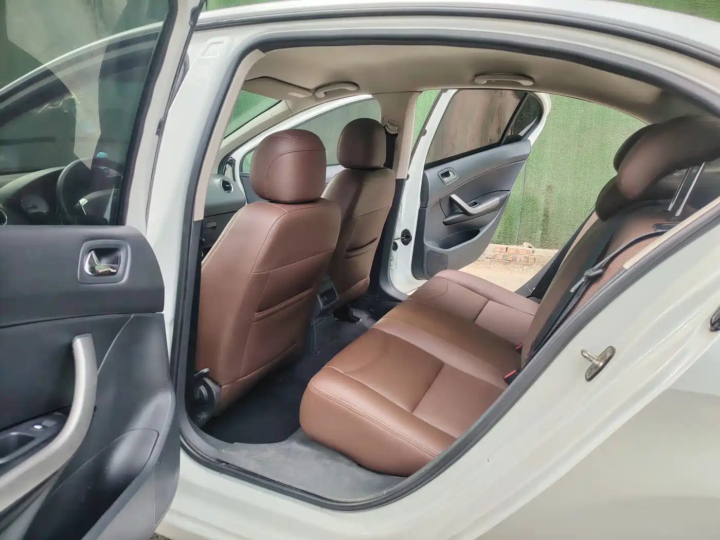 Peugeot 408 2013 2.0L Automatic Comfort Edition фото 10