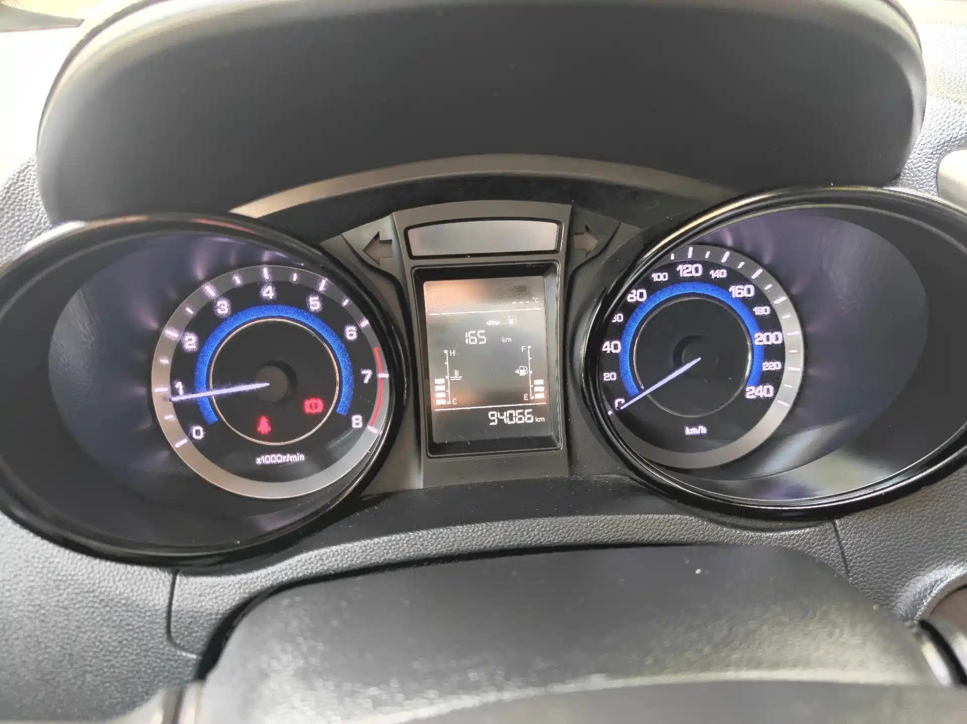 Фото 32 - Changan CS15