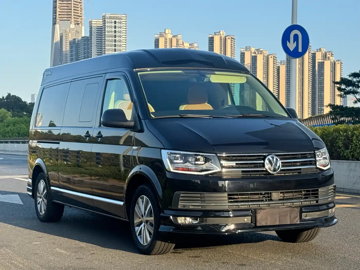 Volkswagen Multivan 2017 2.0TSI AWD Premium Edition 7-Seater фото 3