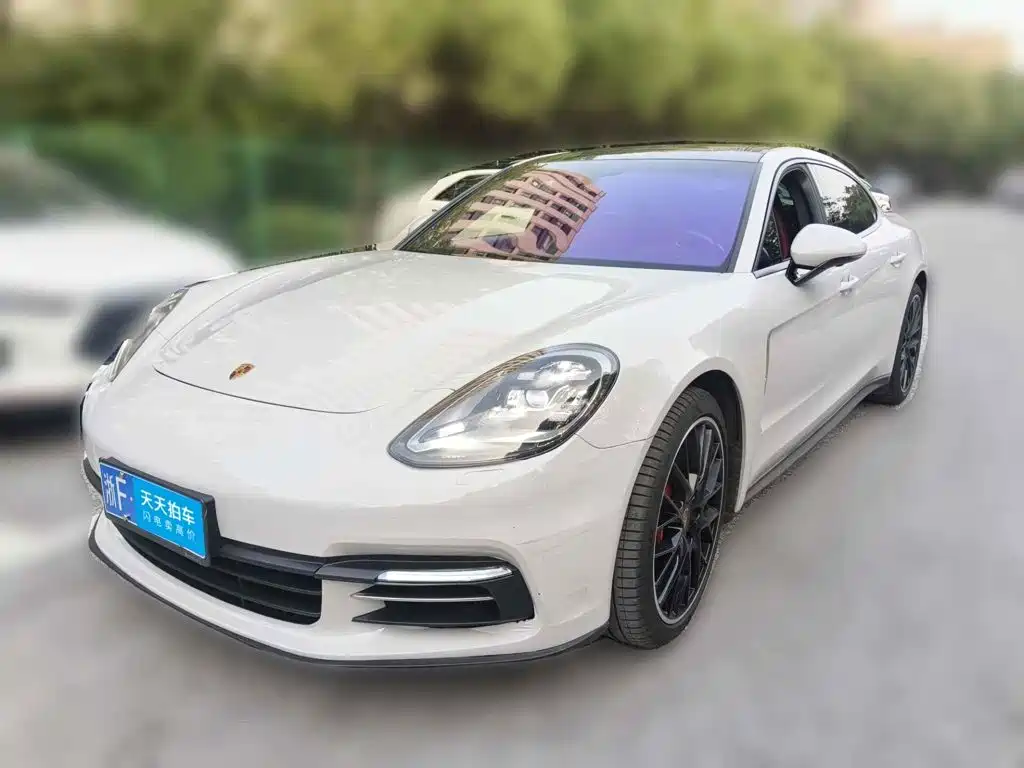 Photo 1 - Porsche Panamera