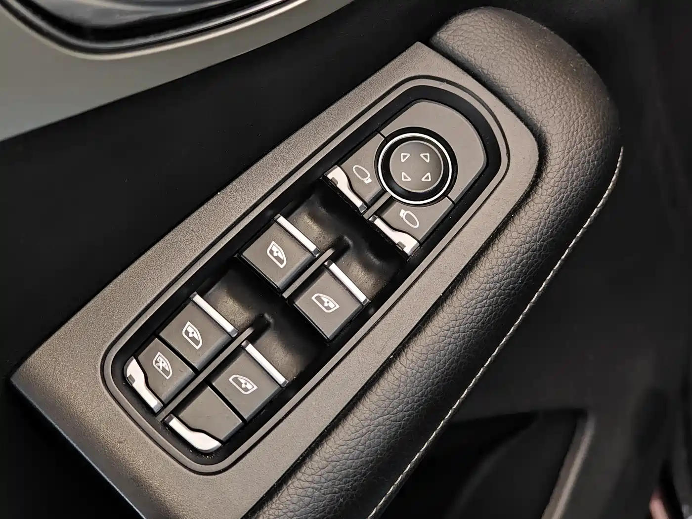 Zotye SR7 2016 2016 1.5T Manual Magic Cube Road Edition China V