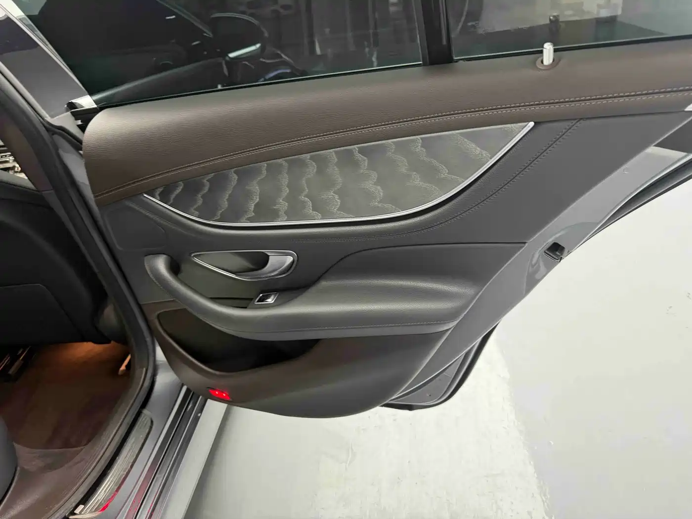 Mercedes-Benz CLS 2018 CLS 300 Dynamic фото 19