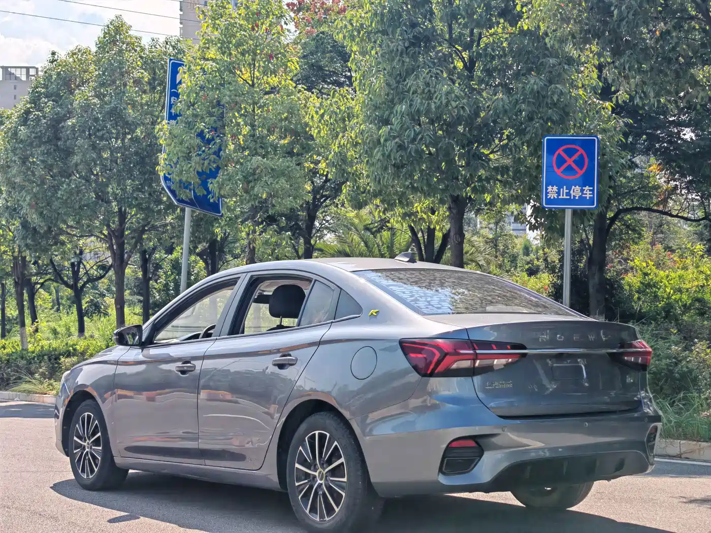 Фото 7 - Roewe i5
