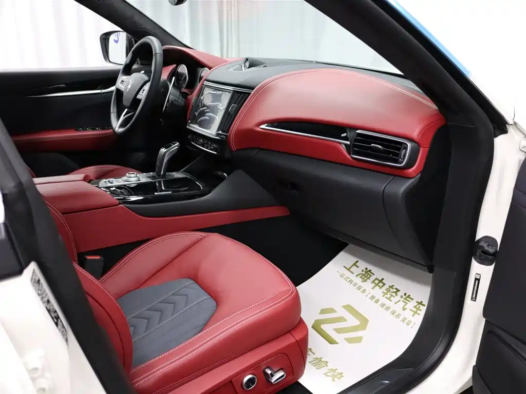 Maserati Levante 2024 2.0T GT Ultima фото 13
