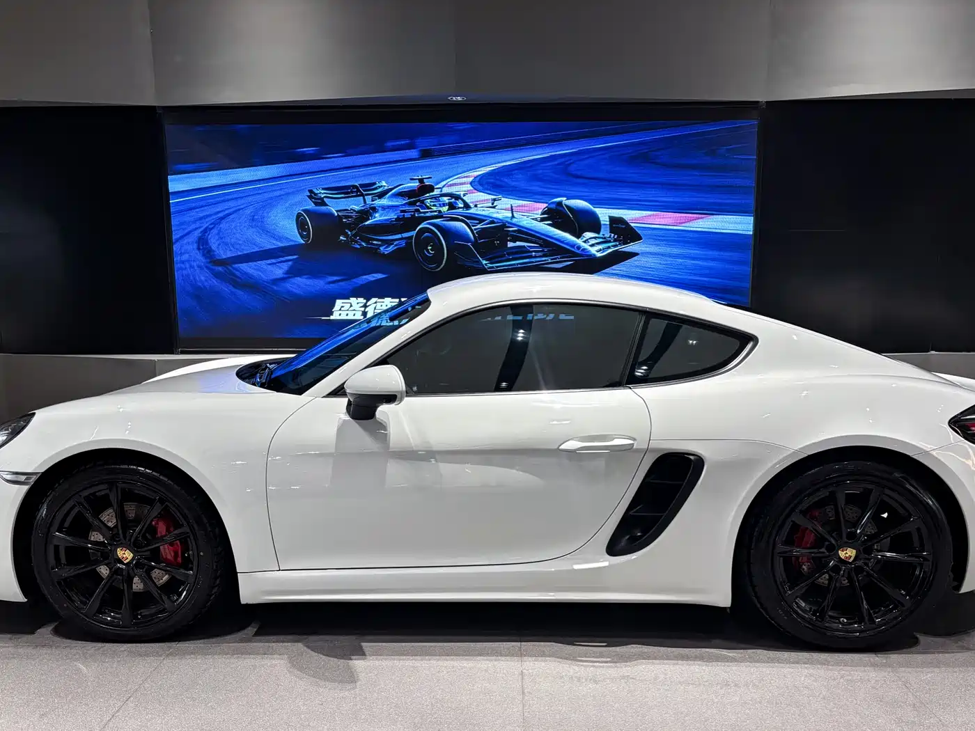 Porsche 718 2016 Cayman 2.0T фото 3