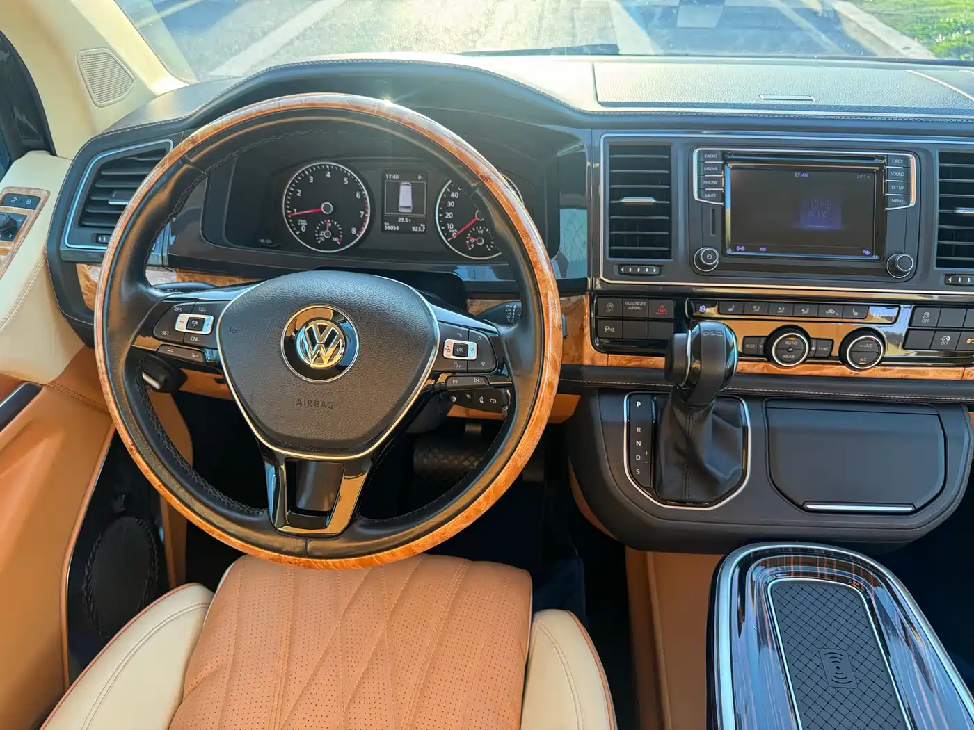 Volkswagen Multivan 2017 2.0TSI AWD Premium Edition 7-Seater фото 13