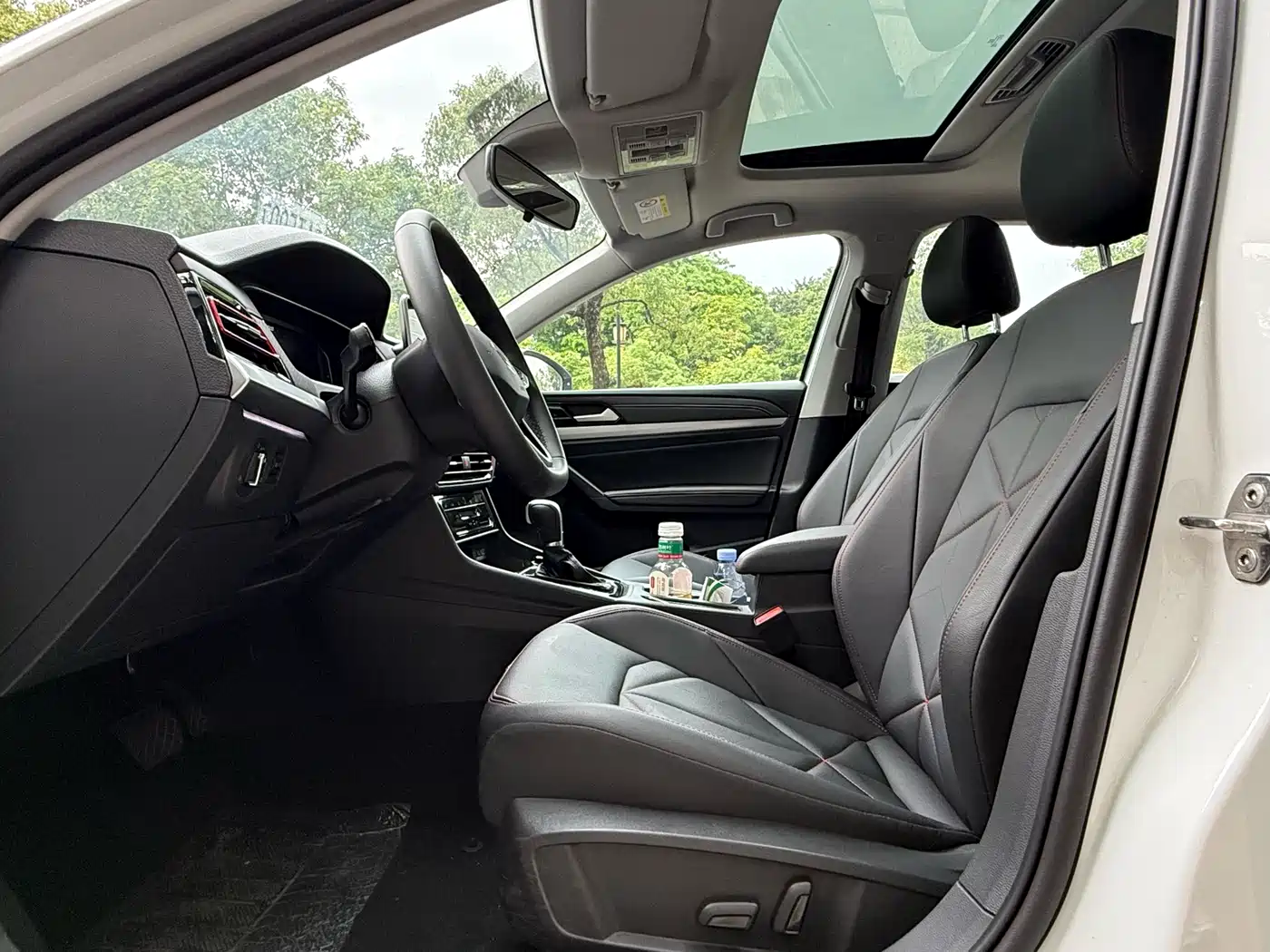 Volkswagen Lavida 2024 Model 300TSI DSG Starlight Leading Edition фото 4