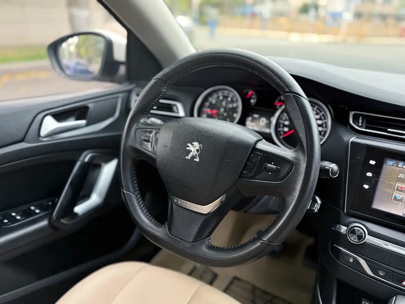 Peugeot 408 2015 Model 1.2T Automatic Luxury Edition фото 10