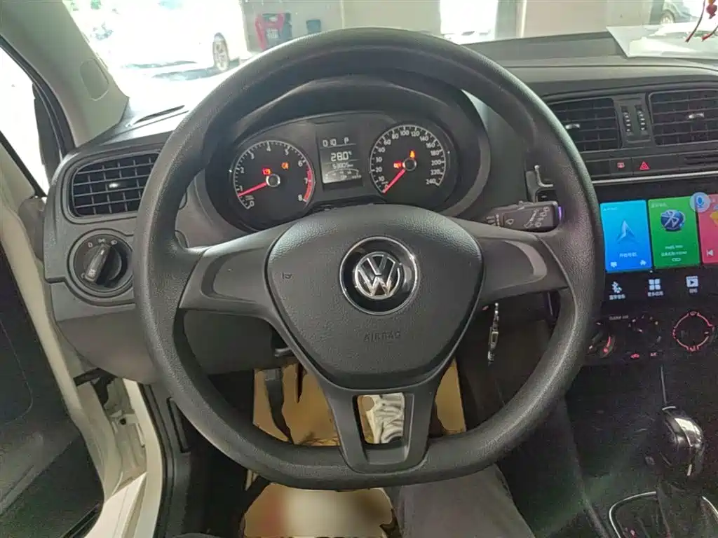 Volkswagen Polo 2016 1.4L Automatic Trend фото 11