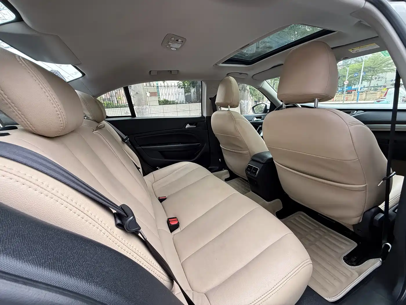 Peugeot 408 2015 Model 1.2T Automatic Luxury Edition фото 15