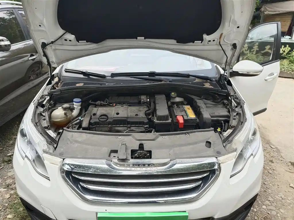 Peugeot 2008 2014 1.6L Manual Trend Edition фото 20
