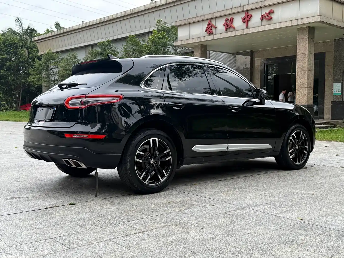 Фото 16 - Zotye SR9