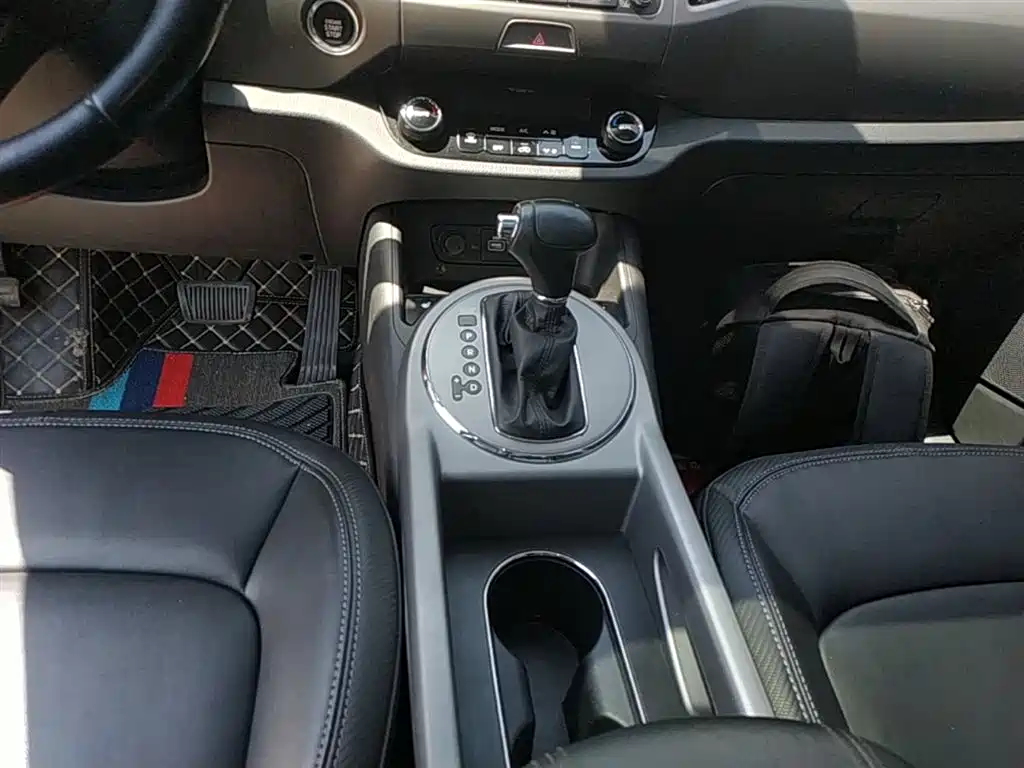 Kia Sportage 2016 2.0L Automatic 2WD DLX фото 14