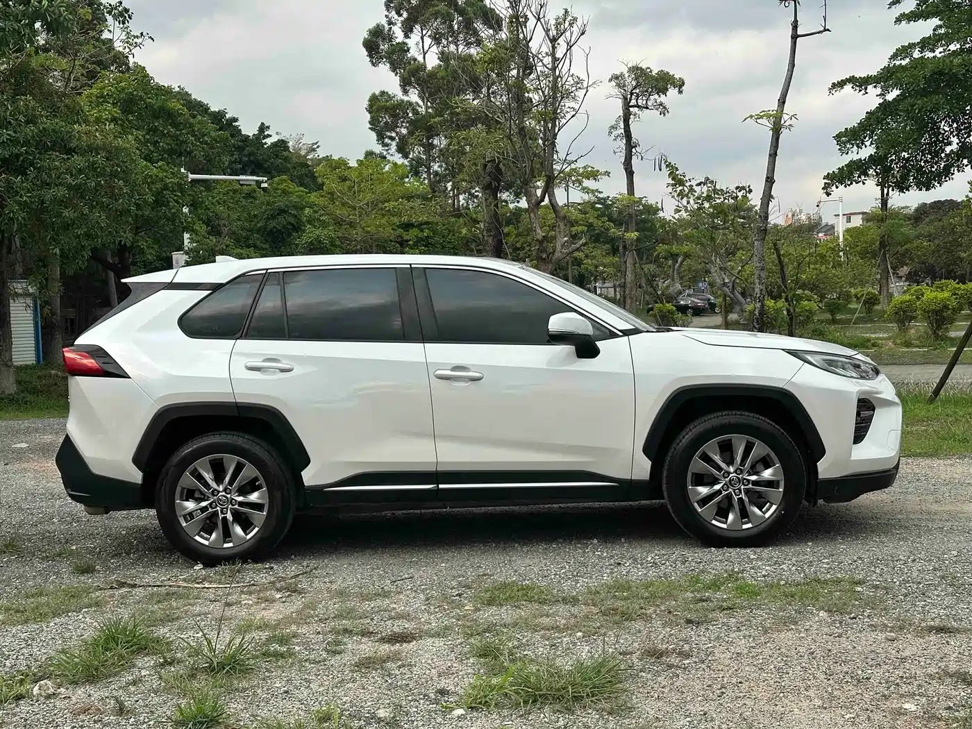 Toyota Wildlander 2021 2.0L CVT 2WD Luxury Edition фото 7