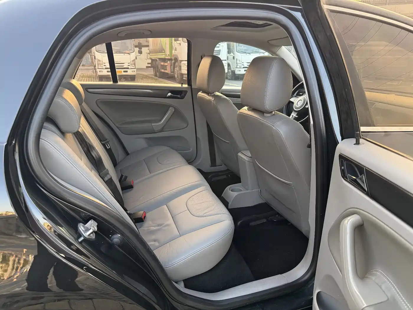 Volkswagen Bora 2012 1.6L Automatic Luxury Model фото 11