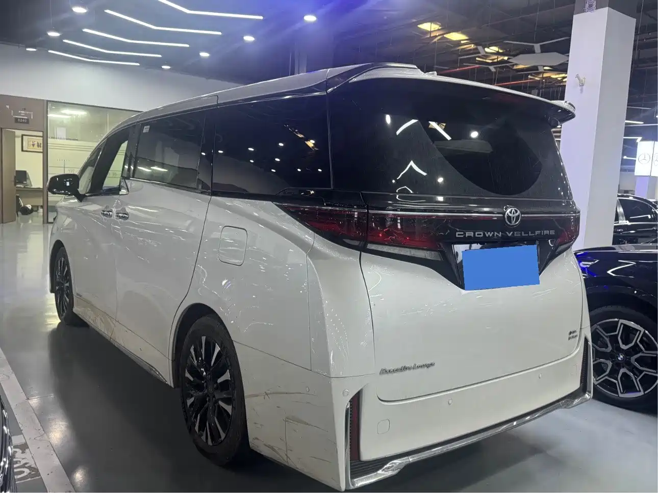 Toyota Alphard 2023 Dual Hybrid 2.5L Ultimate Gold Edition фото 20