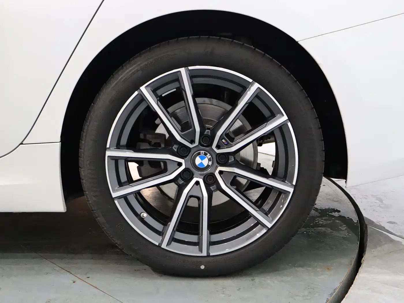 BMW 3 Series 2024 325Li xDrive M Sport Package фото 10