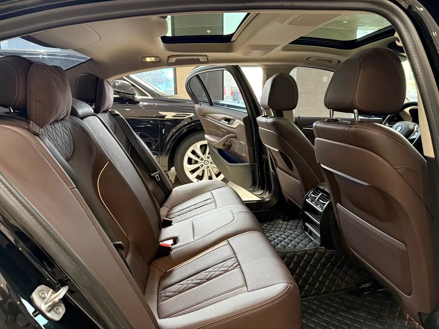 BMW 5 Series 2023 530Li Leading Luxury Package фото 13