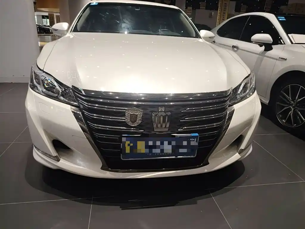 Toyota Crown 2018 2.0T Fashion Edition фото 3
