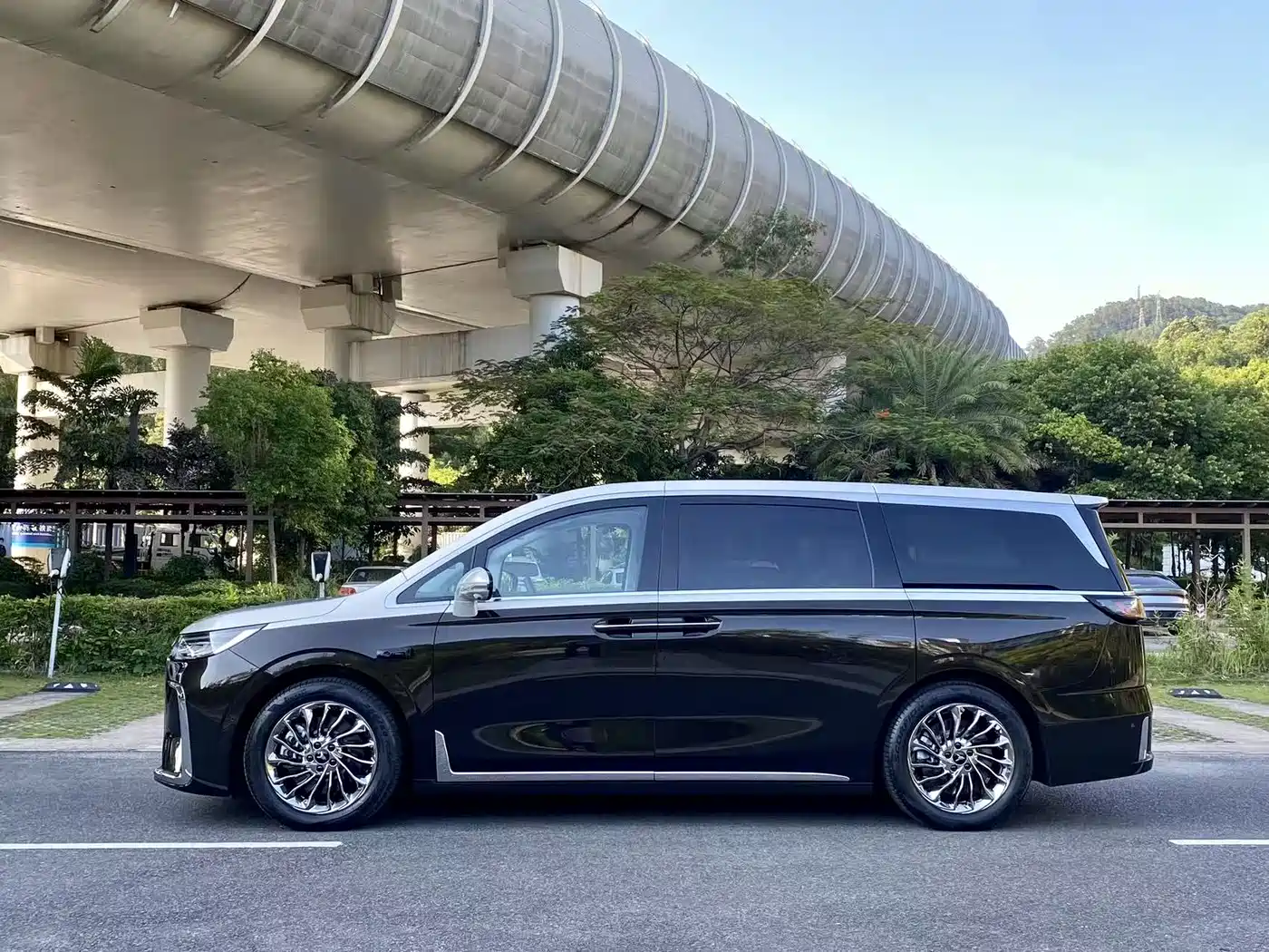 Voyah Auto Voyah Dreamer 2025 EV AWD Flagship Qiankun Edition фото 12