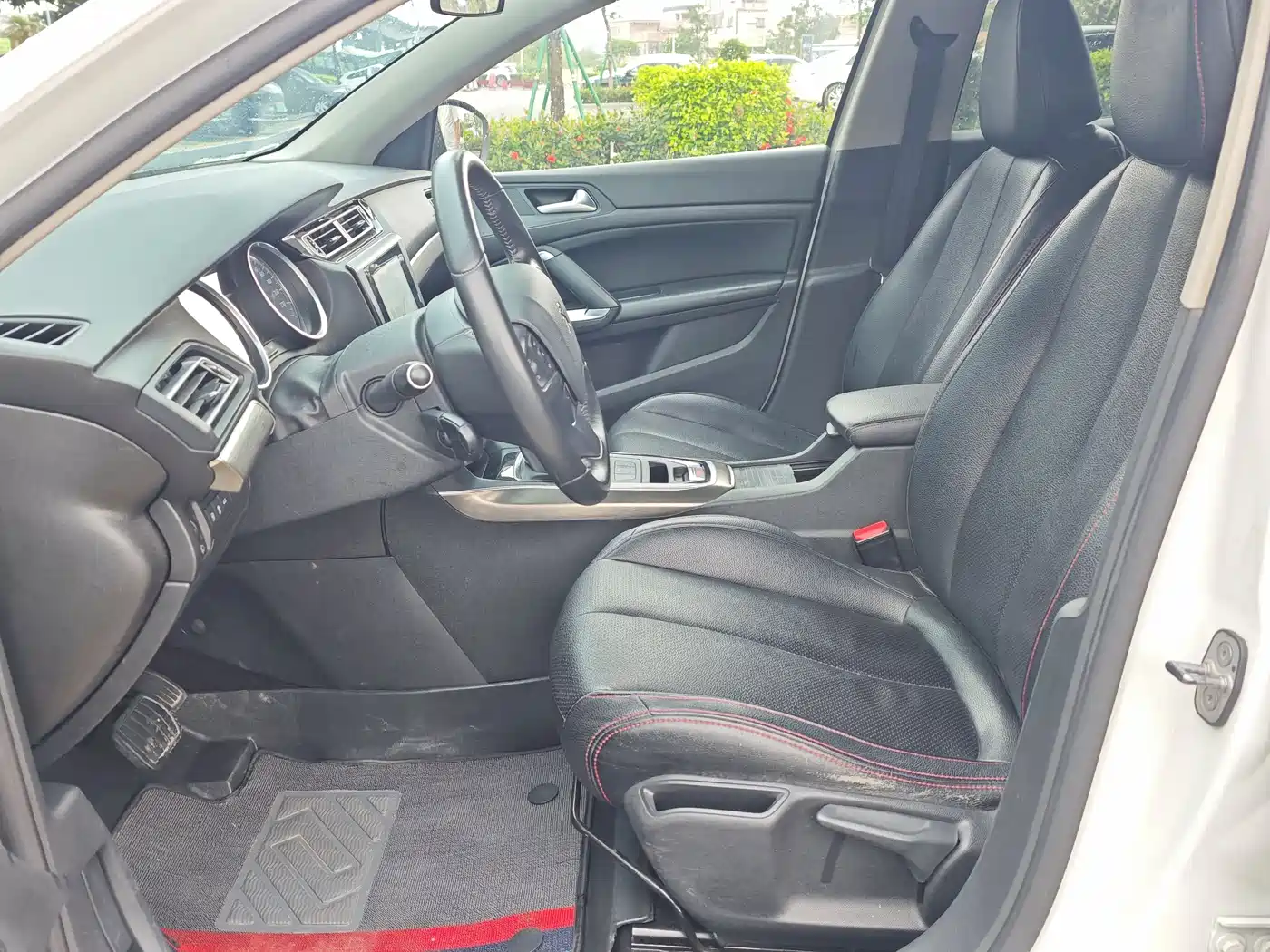 Peugeot 408 2016 1.6T Automatic Luxury Edition фото 8