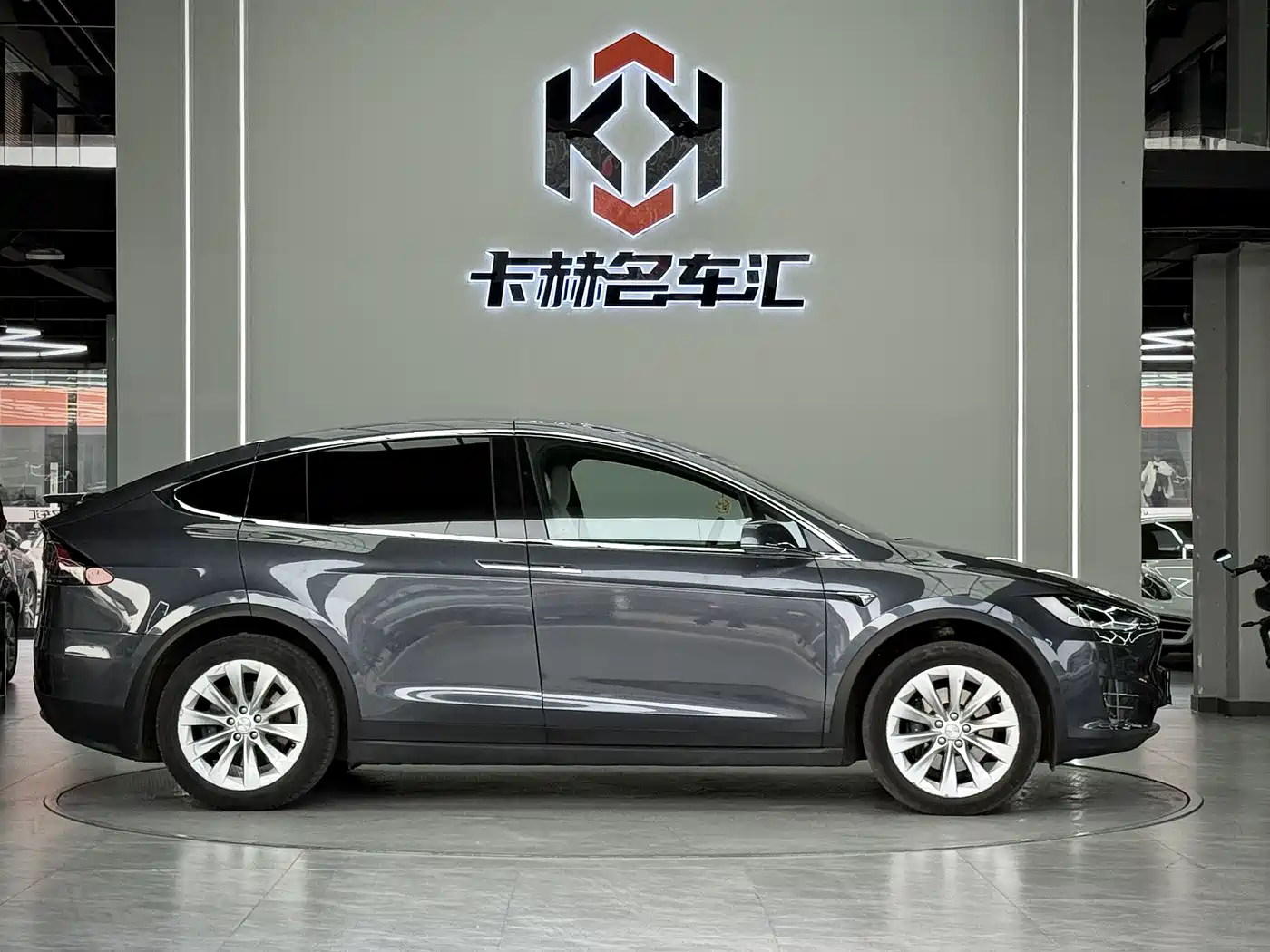 TESLA MODEL X