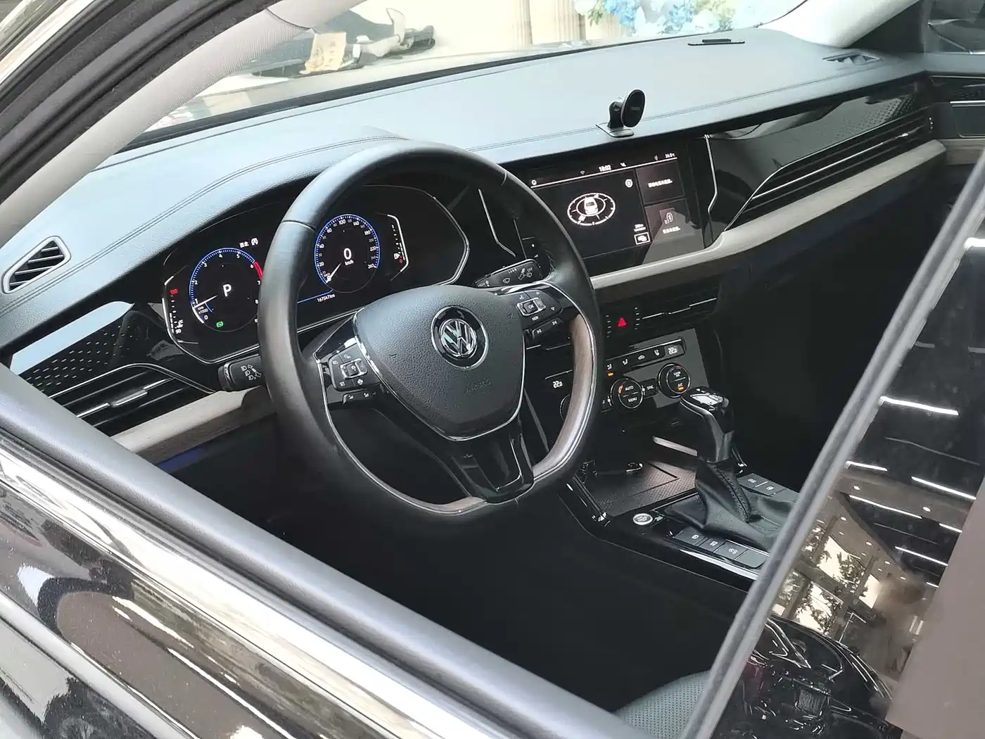 Volkswagen Passat 2019 330TSI Premium Edition China V фото 11