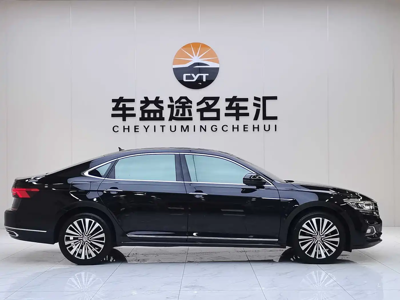 Volkswagen Passat 2019 330TSI Premium Edition China V фото 29