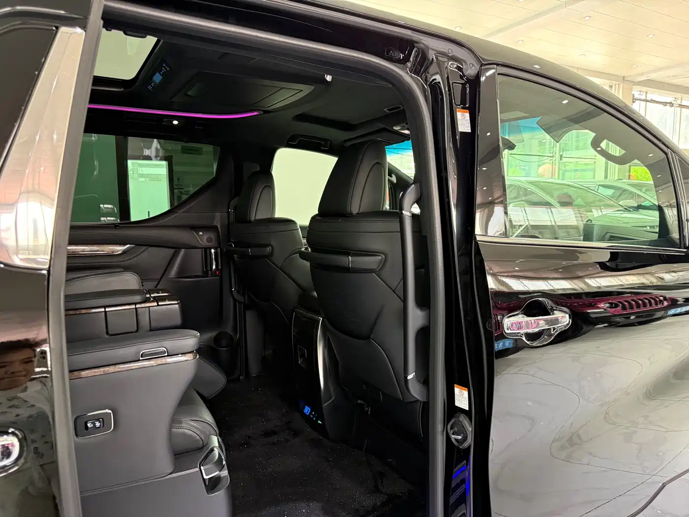Toyota Alphard 2021 Hybrid 2.5L Premium фото 11