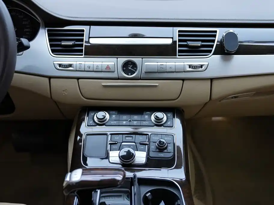 Photo 10 - Audi A8