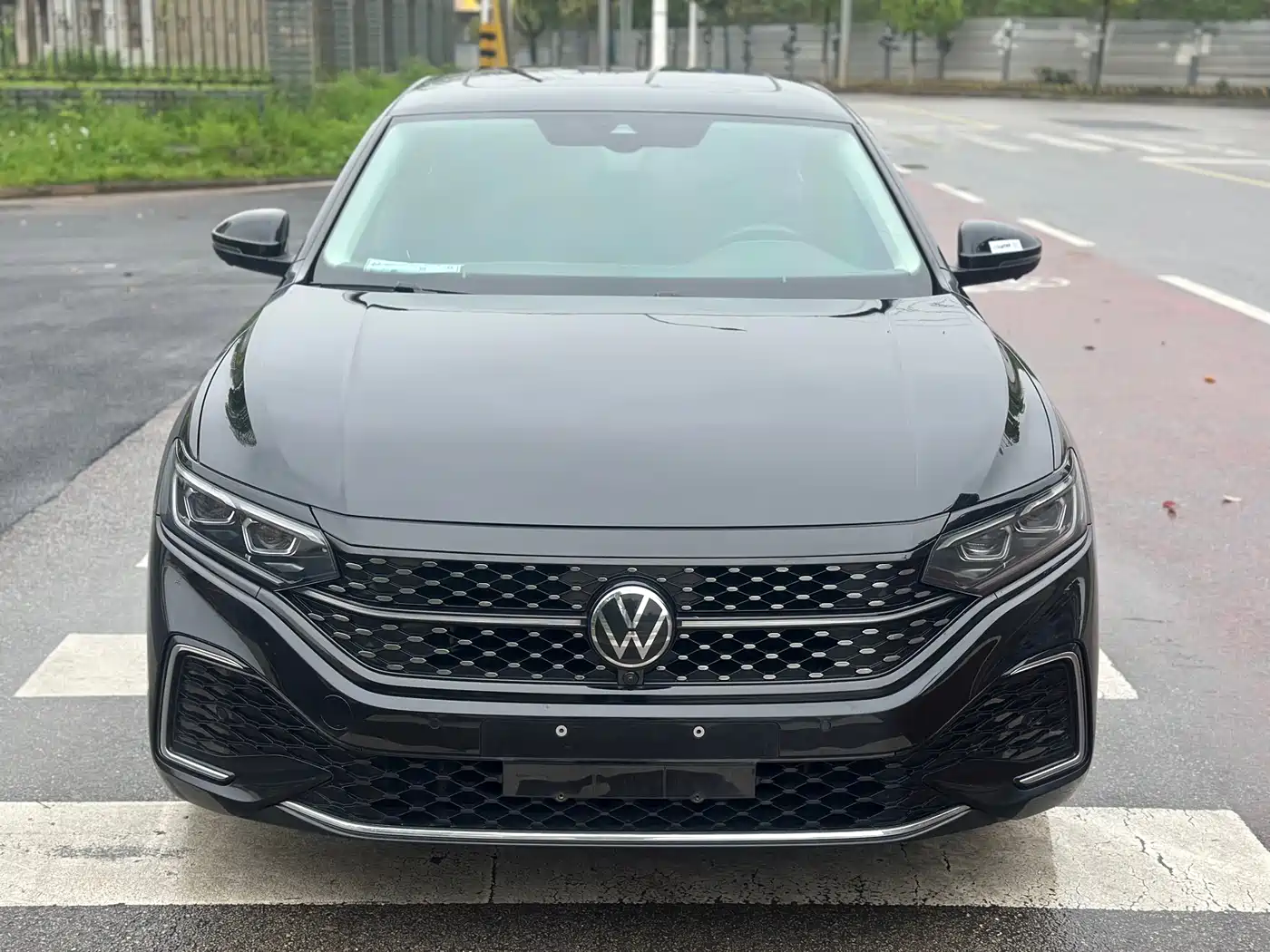 Volkswagen Passat 2023 330TSI Starlight Luxury Edition фото 2