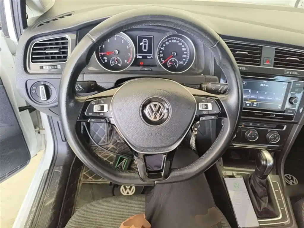 Volkswagen Golf 2018 1.6L Automatic Comfort фото 11