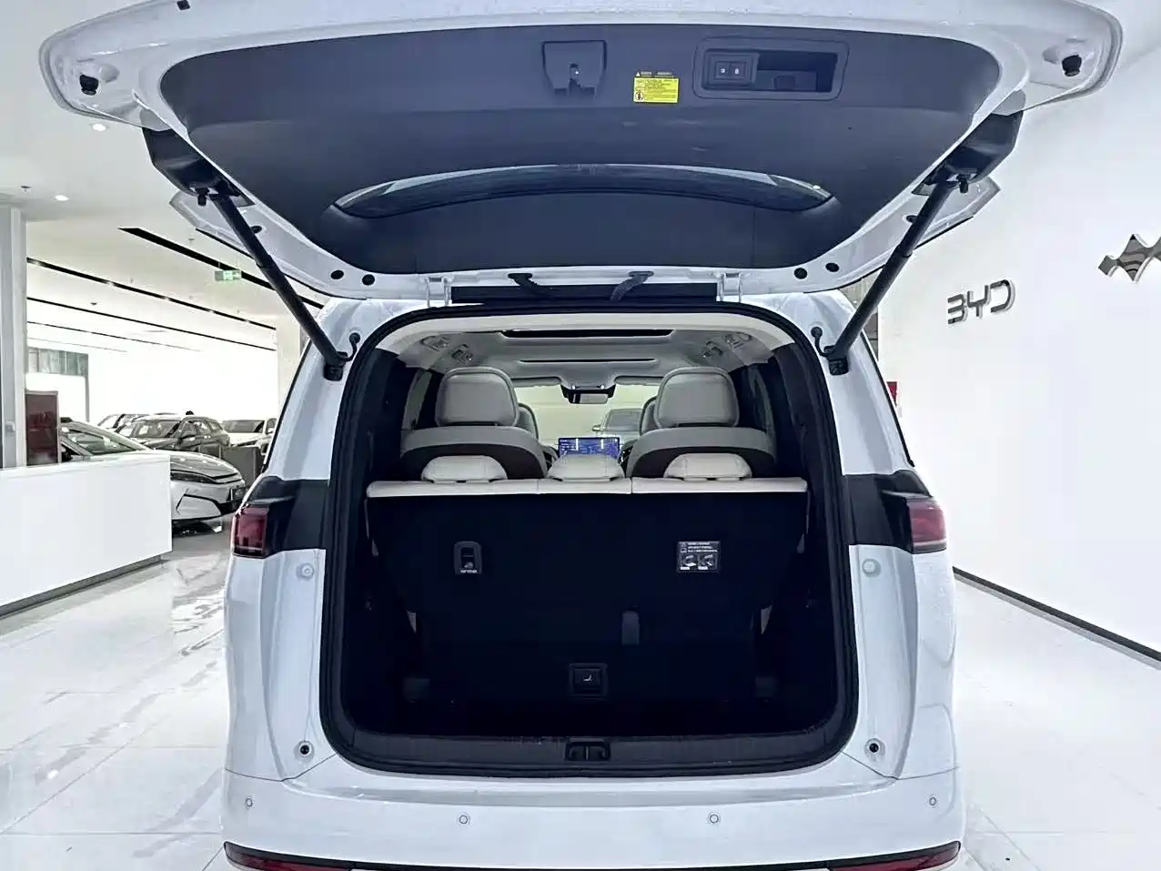 BYD Xia 2025 2025 DM-i 1.5T 180km Surpass Edition