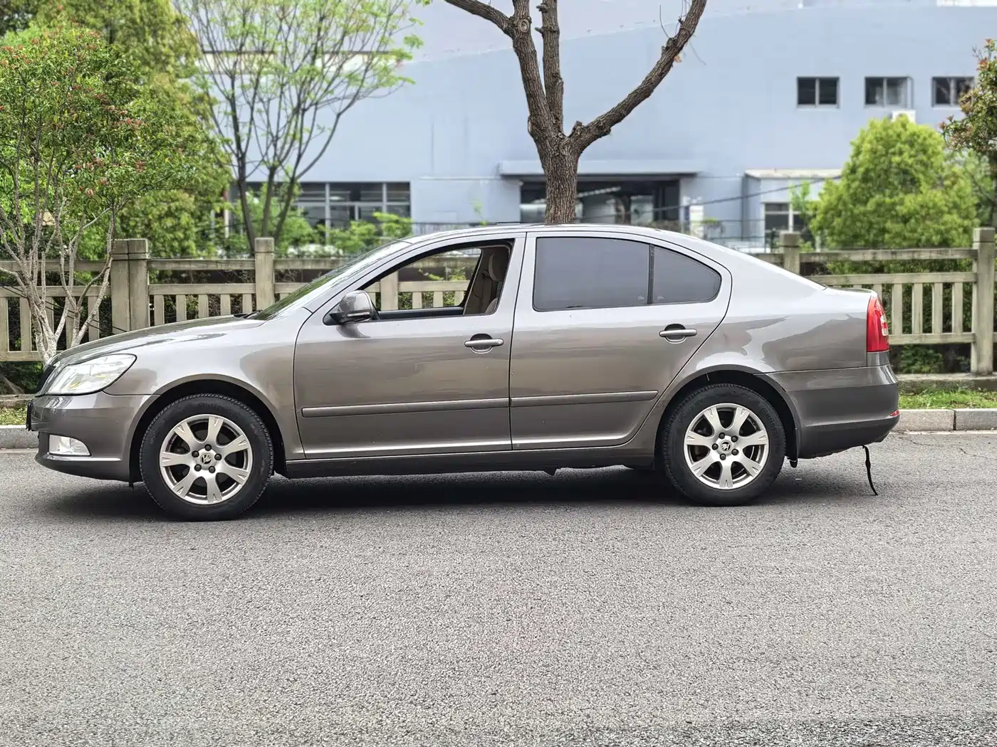 Škoda Octavia 2015 Classic 1.6L Automatic Elite Edition фото 4