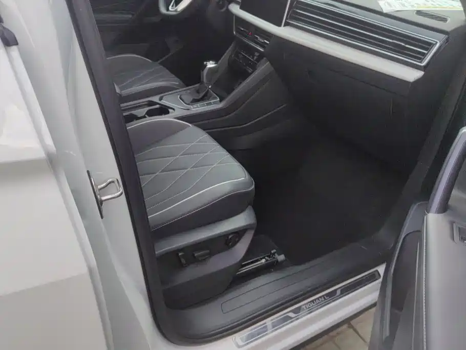Volkswagen Tiguan L 2025 2024 300TSI Auto 2WD Smart Edition