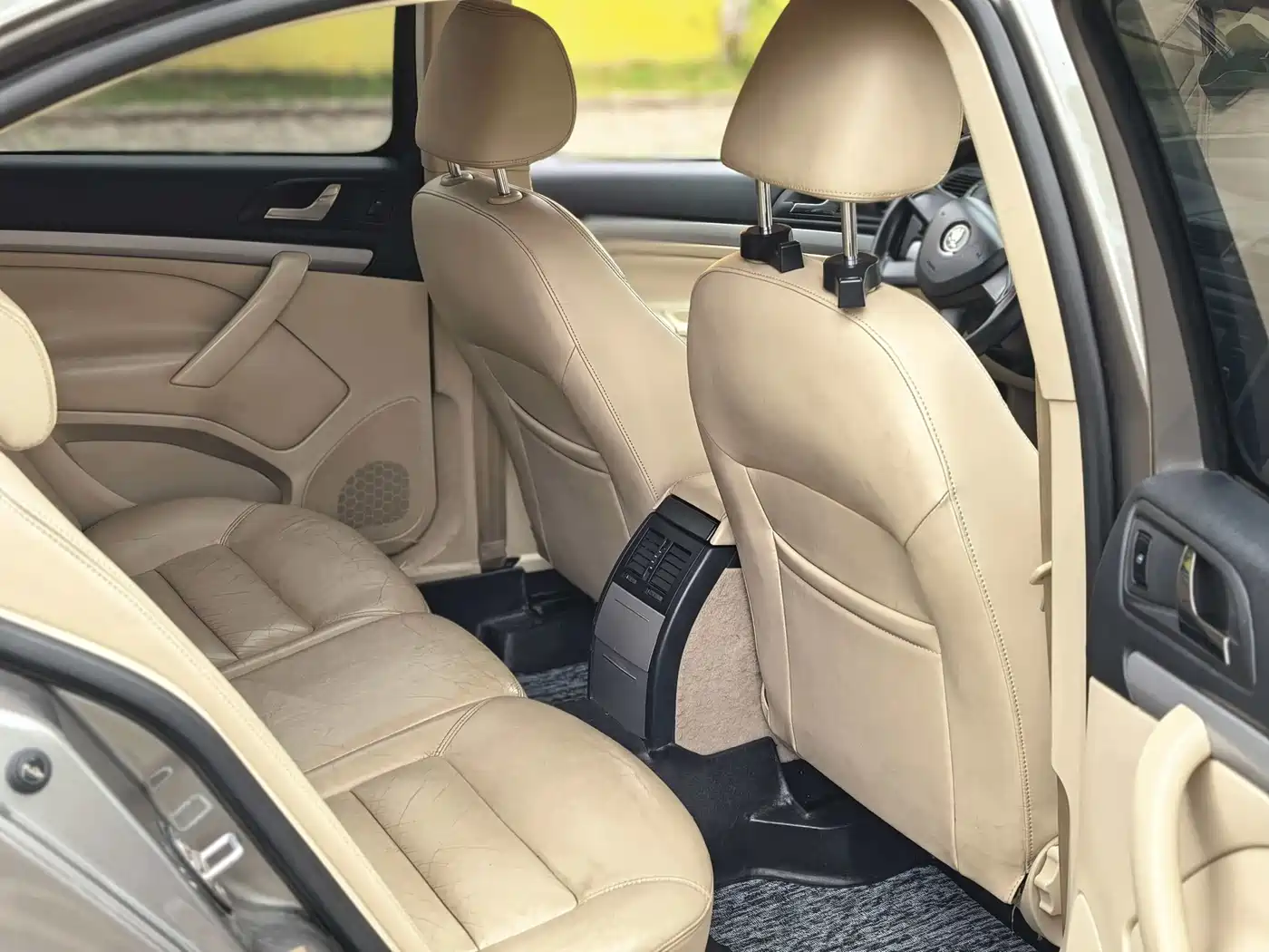 Škoda Octavia 2015 Classic 1.6L Automatic Elite Edition фото 11