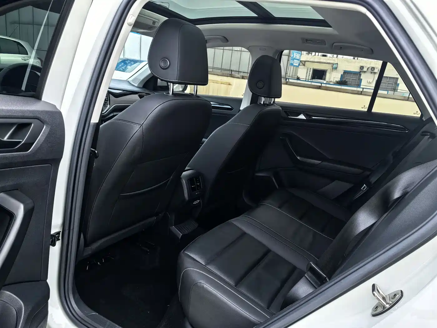 Volkswagen T-ROC 2022 280TSI DSG 2WD Comfort PLUS фото 6