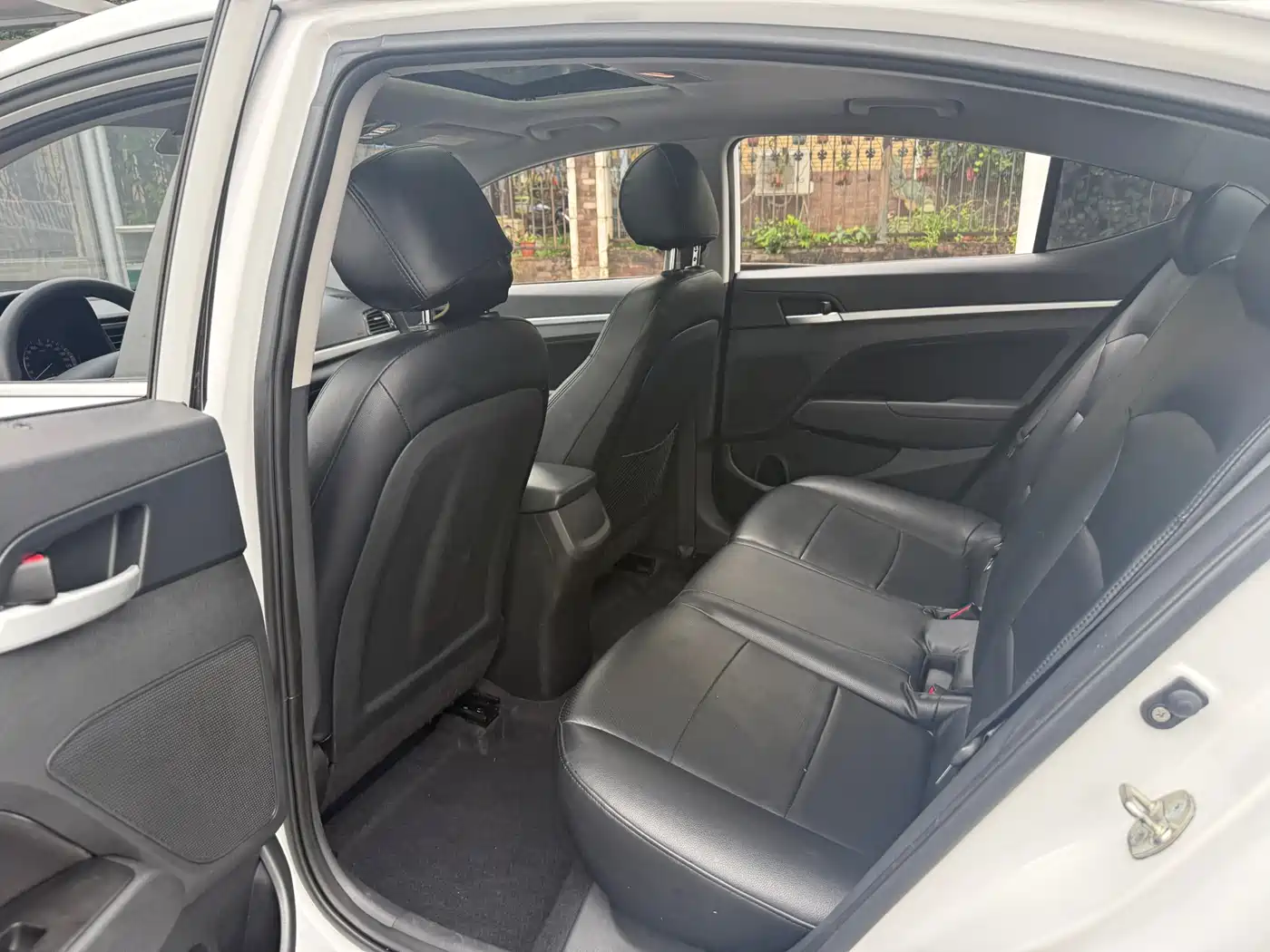 Hyundai Elantra 2016 Model 1.6L Automatic Smart Elite фото 9