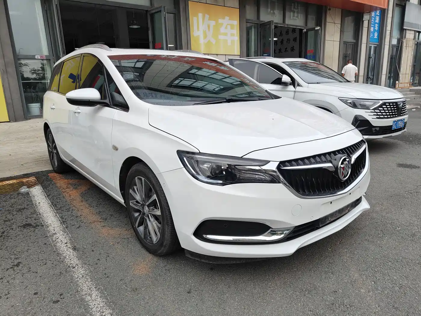 Buick GL6 2022 2021 323T Mild Hybrid Connected Premium Trim
