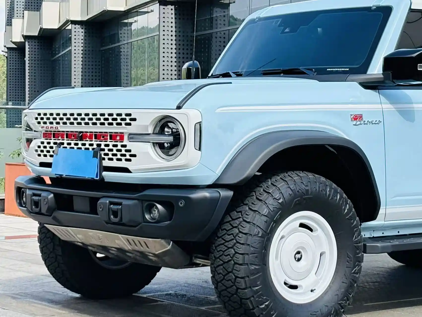 Photo 9 - Ford Bronco